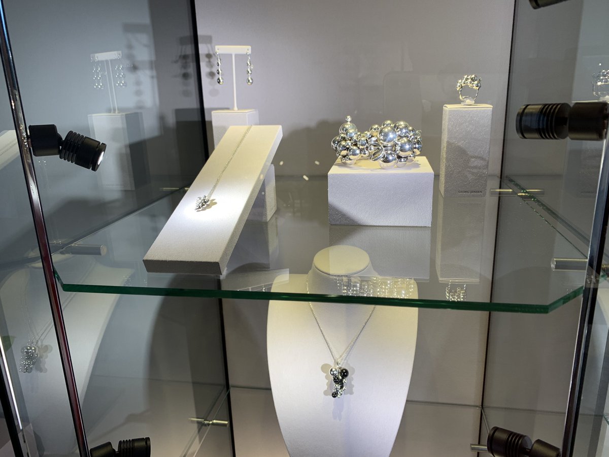 kryniog's tweet photo. Powoli otwieram salon Georg Jensen. Jeszcze kilka szlifów zostało. Ale jak szukacie fajnych prezentów na święta to zapraszam do kontaktu. Mam o ofercie wszystko co znajdziecie na stronie https://t.co/eliVhkCwPa. Oczywiście dla followersów mam dobre oferty :-) proszę o RT https://t.co/45iWOsY4wy