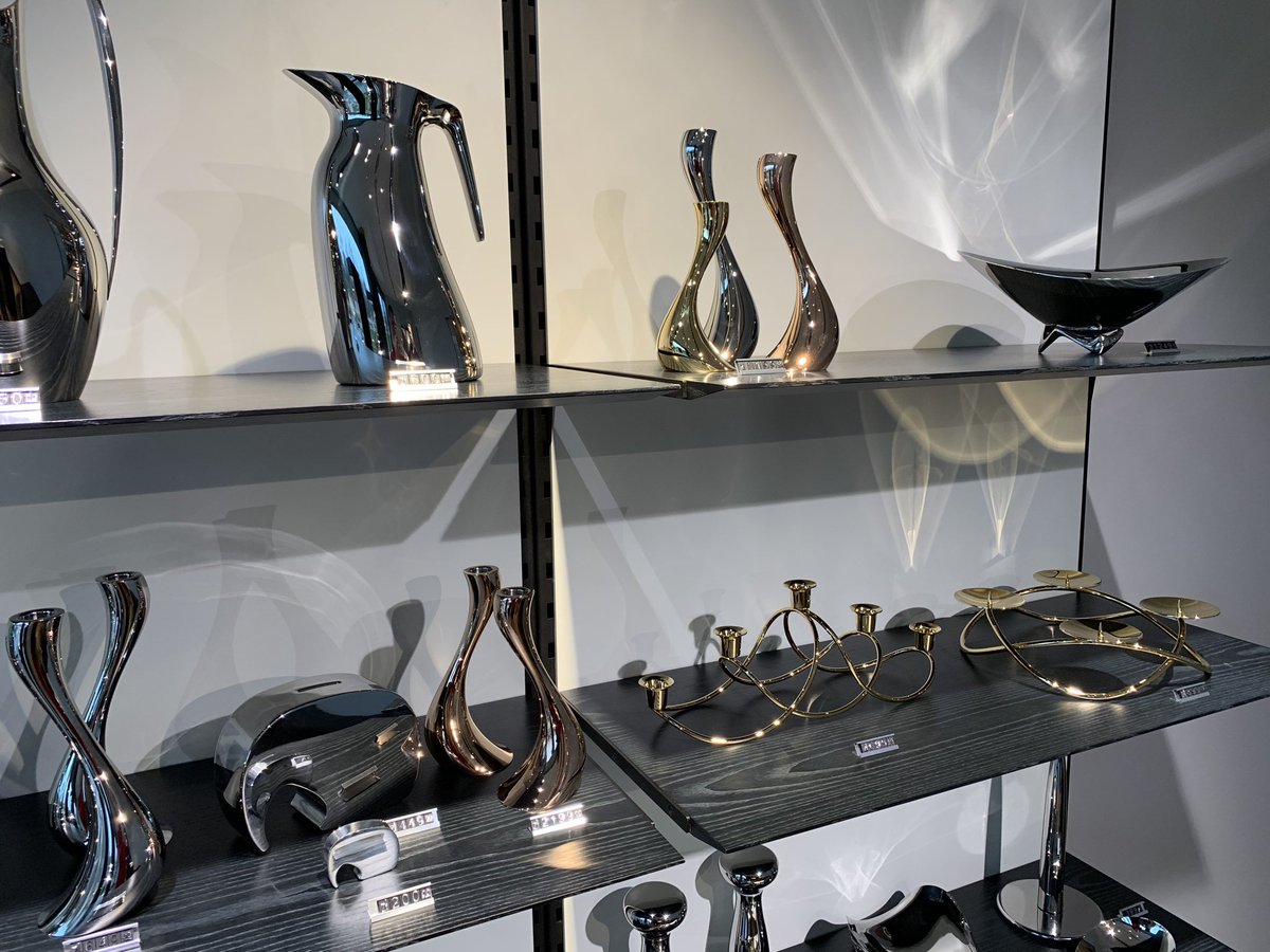 Powoli otwieram salon Georg Jensen. Jeszcze kilka szlifów zostało. Ale jak szukacie fajnych prezentów na święta to zapraszam do kontaktu. Mam o ofercie wszystko co znajdziecie na stronie georgjensen.com. Oczywiście dla followersów mam dobre oferty :-) proszę o RT