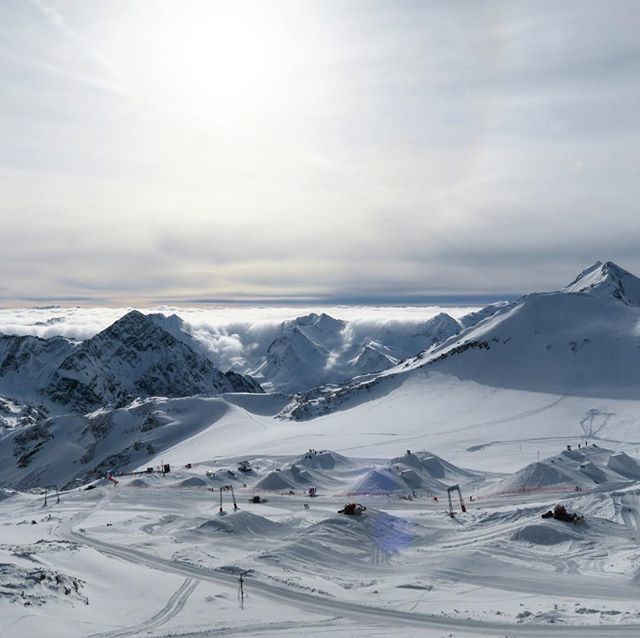 more_harald_k's tweet photo. Heute live vom Stubaier Gletscher ⛷ 🏔
.
.
#motivation #ski #mindset #ibktwit #love #peace #lovetriol #mountain #openmyworld #goplayoutside #greatnorthcollective #wildernessculture #letsgosomewhere #ourplanetdaily #wildlifeplanet #stayandwander #campv… https://t.co/VK3GfFyH2H https://t.co/89V8H8pPZ5