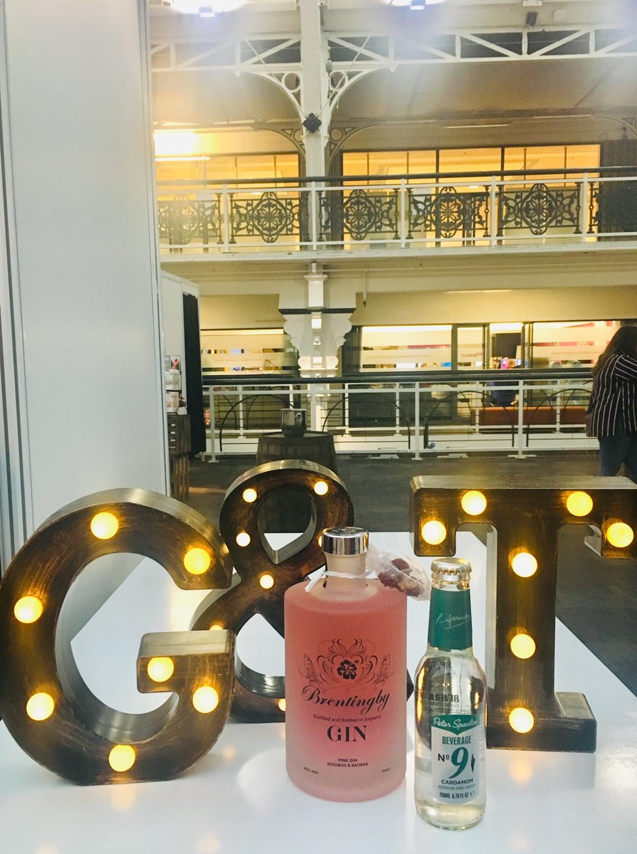 peterspanton_'s tweet photo. #beyondordinary afternoon with friends at #TheSpiritShowLondon, thank you @brentingby, @RebelYell, @StryykD , @lakikane, #hispirits #spiritshow #spirits #tonicsandmixers #chocolatetonic #cardamontonic #lemongrasstonic https://t.co/xur6wL1Dzd