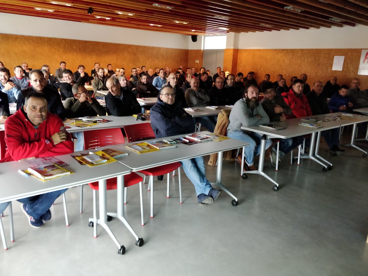 Proalso's tweet photo. Curso de colocación de #lámina #cerámica de gran formato según #UNE138002 organizado por Matteria para sus clientes alicatadores soladores. Impartida por @proalso ayer en Cáceres a más de 80 grandes profesionales. Enhorabuena por el éxito de organización y convocatoria. https://t.co/LetQ629Emt