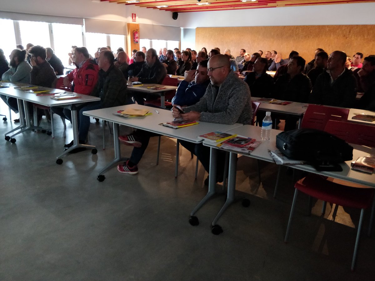 Proalso's tweet photo. Curso de colocación de #lámina #cerámica de gran formato según #UNE138002 organizado por Matteria para sus clientes alicatadores soladores. Impartida por @proalso ayer en Cáceres a más de 80 grandes profesionales. Enhorabuena por el éxito de organización y convocatoria. https://t.co/LetQ629Emt