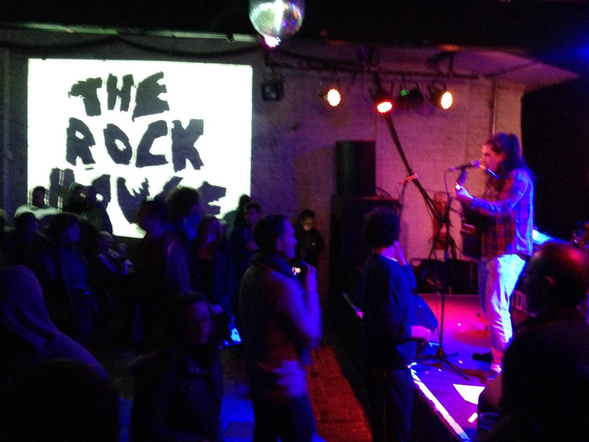 SamCastellWard's tweet photo. Some photos of my performance at @carouselartuk's #RockHouse at @greendoorstore, thanks to Carousel for having me and to @HeartnSoulArt for bringing me there.
Download the Living in The Real False Word EP https://t.co/6uyX5DTTGO #RealFalseWorld #SamCastellWard https://t.co/mfyAzJo98f