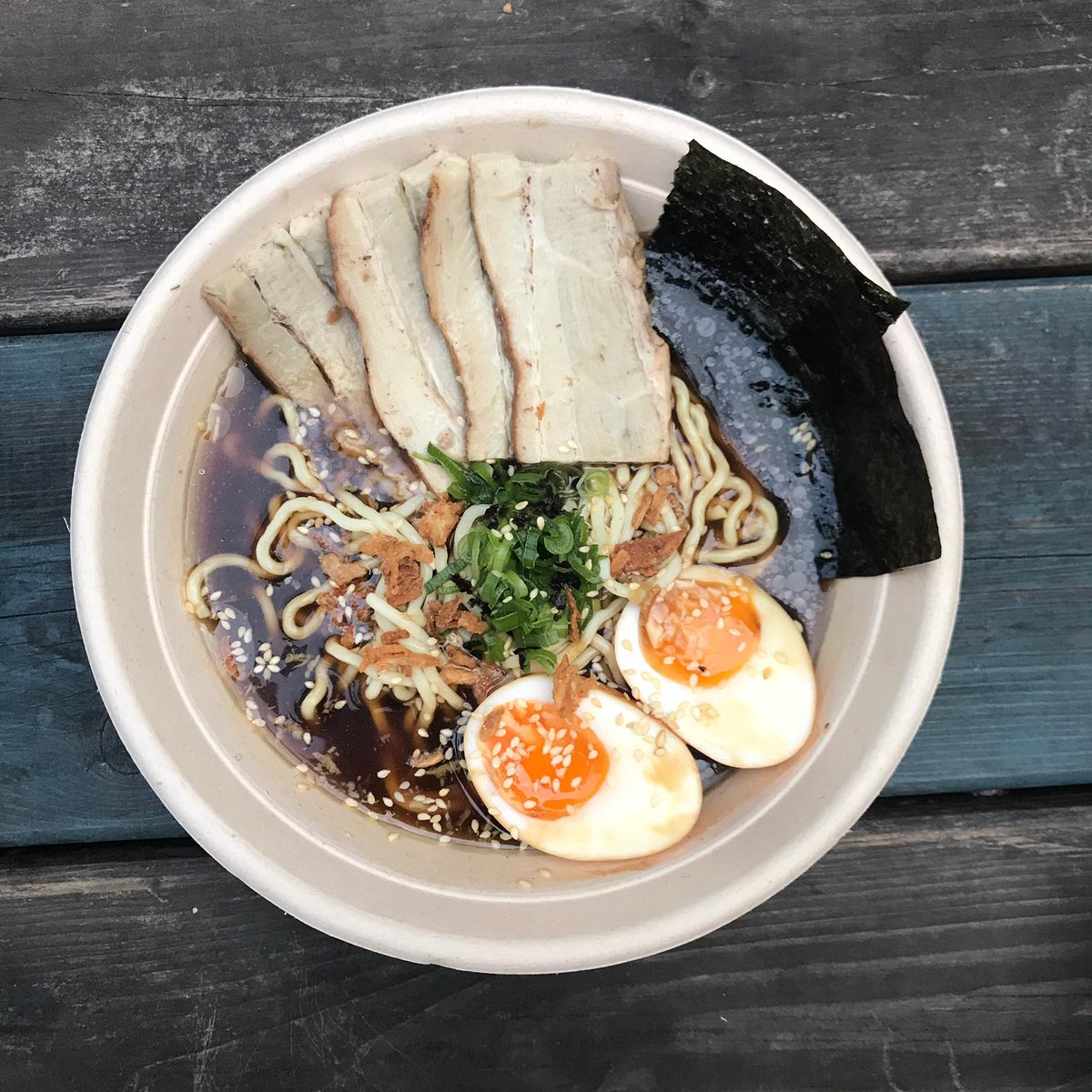 roseandcrownnw5's tweet photo. Our resident pop up @foodFproject are cuisine magpies -they're using all the good food stuff from all over the world and creating little slices of heaven in bite, bun and bowl form. #streetfood #londonpopup #ramennoodle https://t.co/aLggzzIwdE