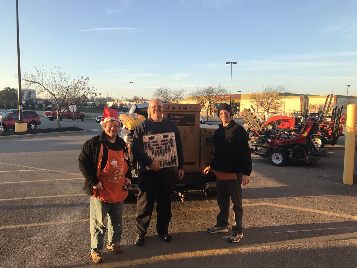 Team 3857 selling everything and making customer connections. Great work Kramer and Chris!!! <a href="/kelly_broyles/">Kelly Broyles</a> @spohn3857 <a href="/jzeilerman/">Janet Eilerman</a> @GardnerD187 <a href="/rex_hartley/">Rex L. Hartley</a>