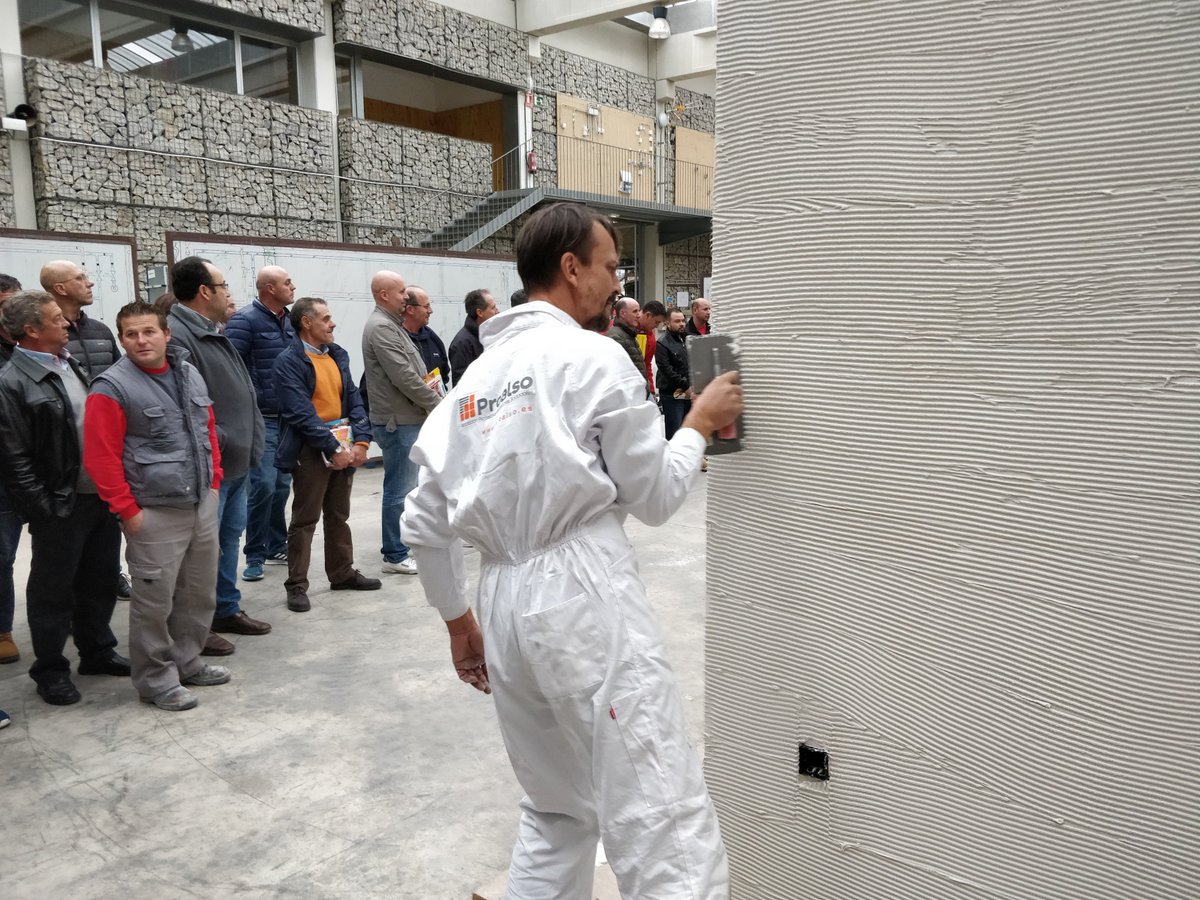 Proalso's tweet photo. Demostraciones prácticas de manipulación, corte, perforación e instalación en el curso de #lámina #cerámica organizado por Matteria en Cáceres con la participación de más de 80 clientes profesionales alicatadores soladores. Muchas gracias desde @Proalso y hasta la siguiente. https://t.co/k1adrI7MT3
