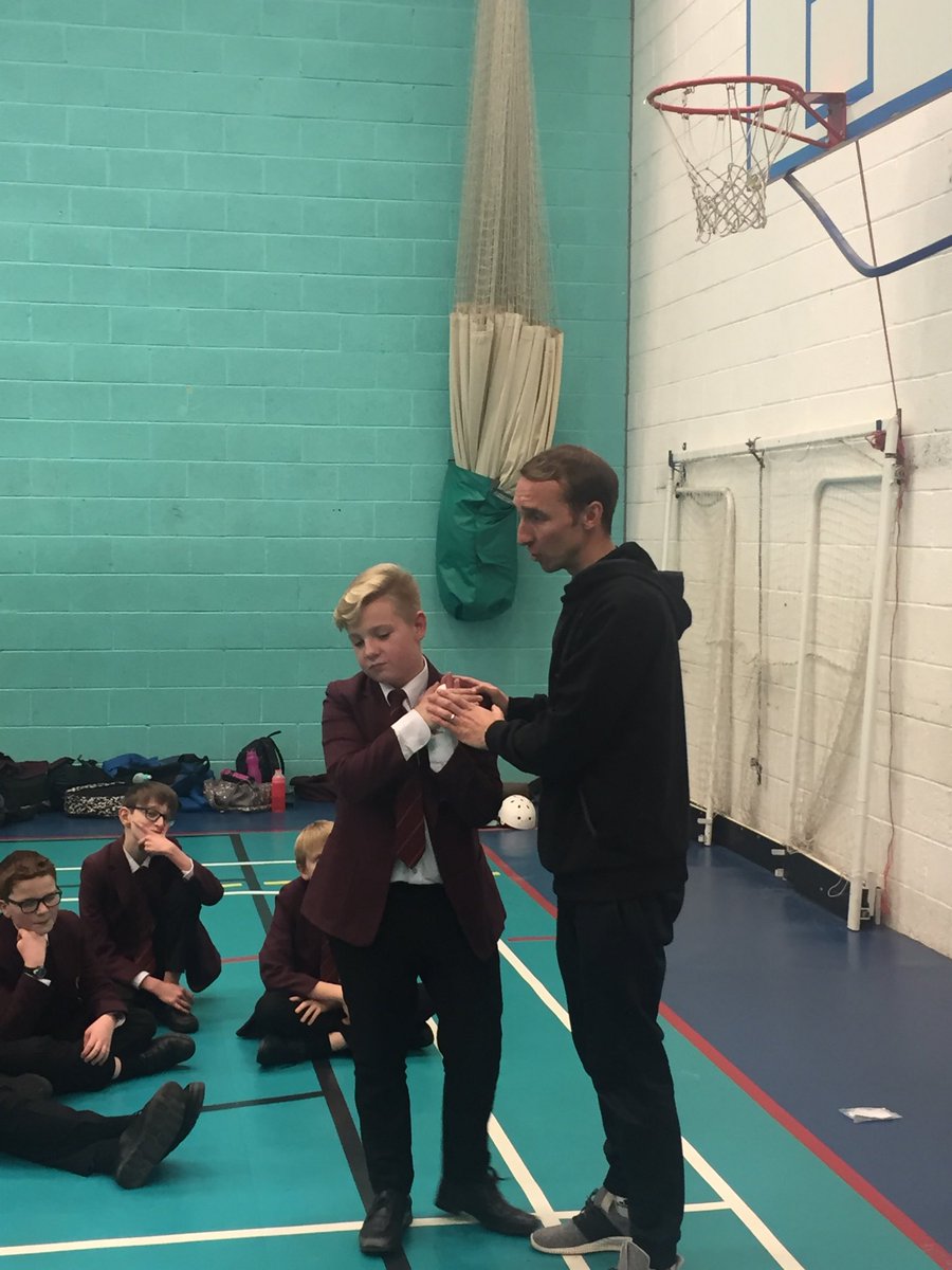 Year 8 learning essential First Aid to keep themselves safe ⁦<a href="/TytheringtonSch/">Tytherington School</a>⁩ #RoseDay