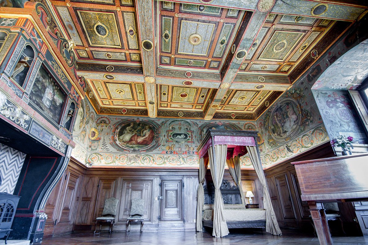 Art is sensitive. Ultraviolet radiation can damage paintings, frescos and fabrics. At Château d'Ancy-le-Franc #Tridonic's LLE FLEX helps present wall paintings and frescos in their best light - without damaging these famous works of art bit.ly/2Bu9Owf #LEDlighting