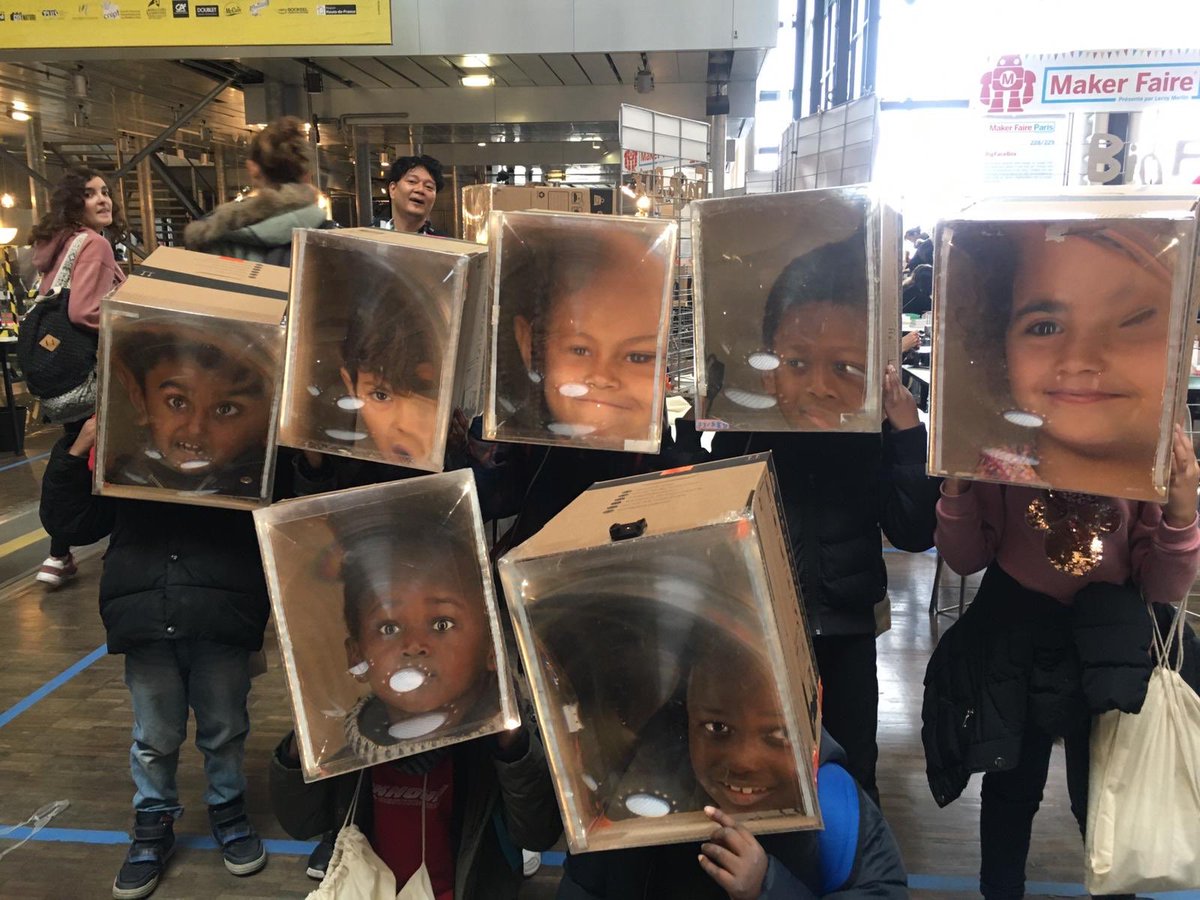 MakerFaireParis's tweet photo. C’est l’éclate totale au stand ⁦@bigfacebox⁩ la box qui agrandit votre visage ! #makers #havefun #mfp18 https://t.co/7TCdjJulcI