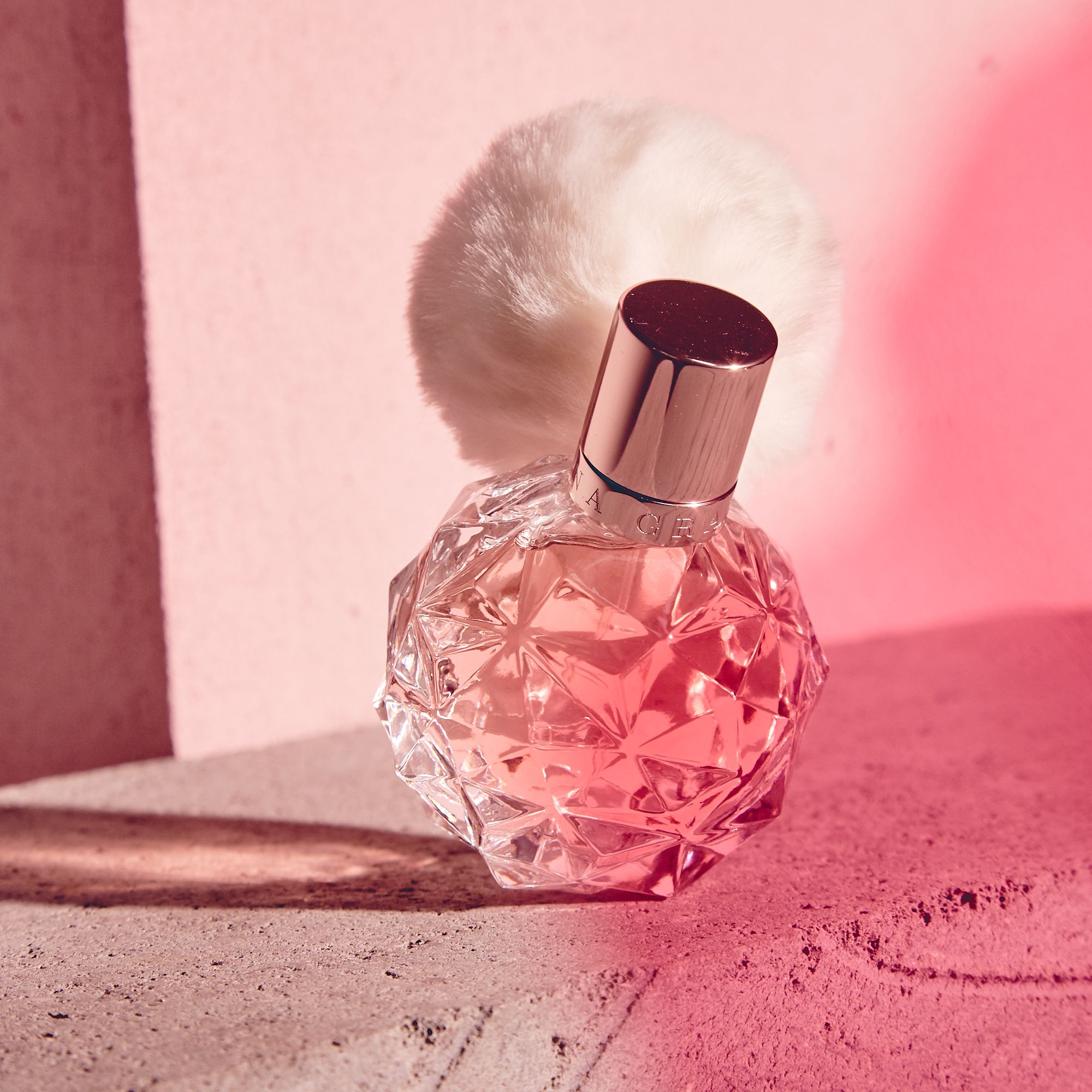 Ariana grande black perfume hot sale