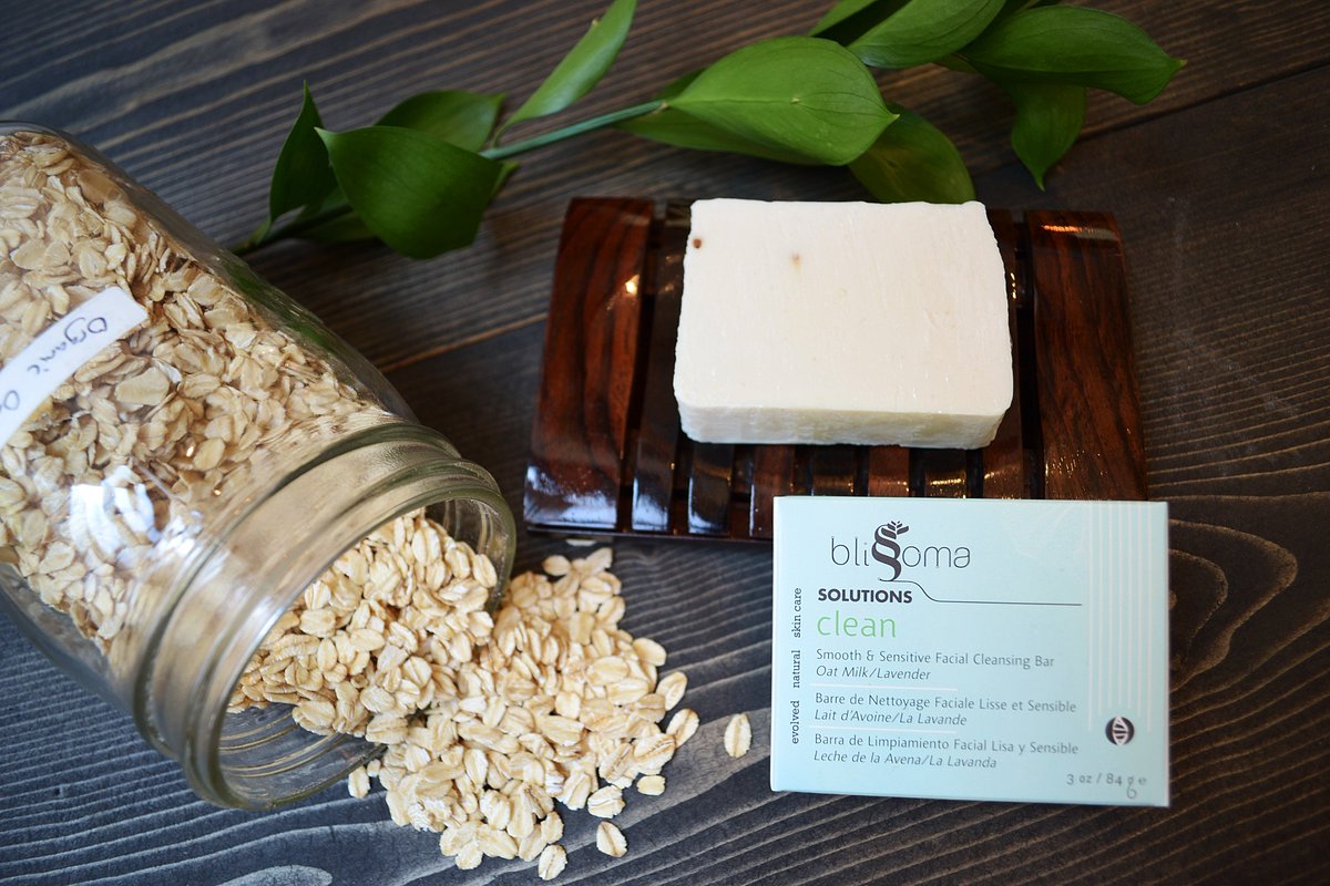 Friday/Saturday gift-with-purchase deals at Blissoma! (in store + online)
Gift #2 - Purchase $100 or over + choose a free facial cleansing bar AND 4 oz aromatherapy candle.😀 Codes in next tweet! bit.ly/2znKUNa #BlackFriday #SmallBizSat #SmallBusinessSaturday