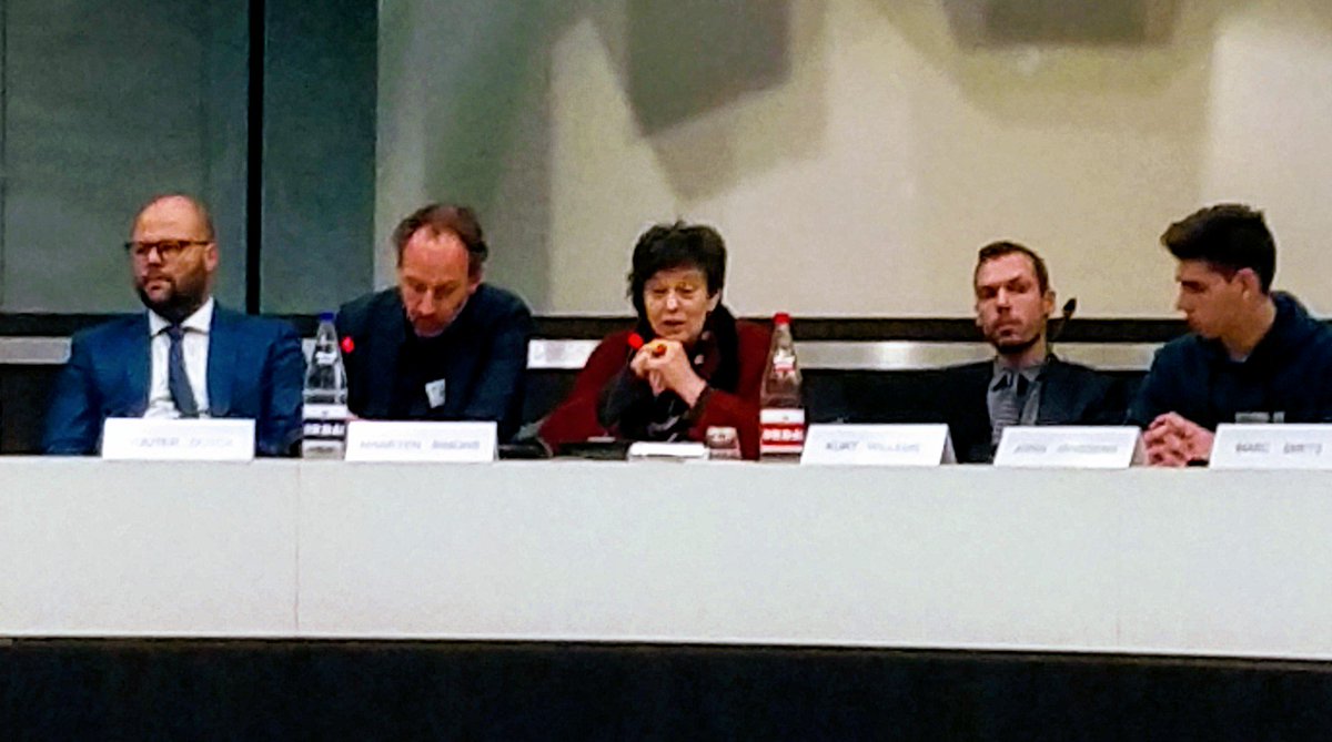 Vandaag modereer ik mee een debat over eindtermen, inspectie en centrale toetsen. Wat is de rol van de overheid hierin? Met respect voor de vrijheid van onderwijs, natuurlijk.