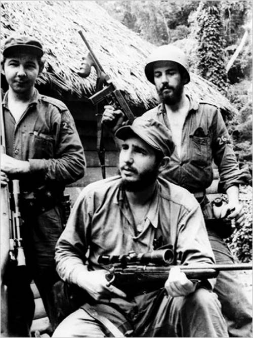 yolandafgomez's tweet photo. Ahora en las oficinas de @AsambleaCuba  dedicamos el matutino a #Fidel, que nos dejó una obra de pensamiento, nos dejó una Revolución que continuará siempre victoriosa.#FidelPorSiempreEntreNosotros.#GraciasFidel @anamarianpp @Hmena65 @AndresDiputado @pepiaithiago @ZailinGaulhiac https://t.co/QOjagGdbws