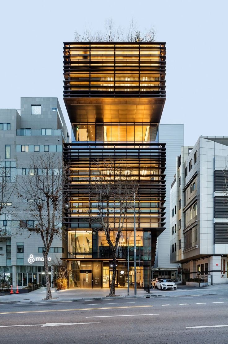 IC_MCR's tweet photo. Heavenly, harmless or hanging? #StyleLabMCR vote! Give us your opinion in an emoji, brief review or score out of 0 hell to 10 heaven.
Does this beamy, greened balconied style seem, like an architectural style dream, or is it mangled, modern and mean?
https://t.co/43KcaSe1Up https://t.co/nyl0KwURZL