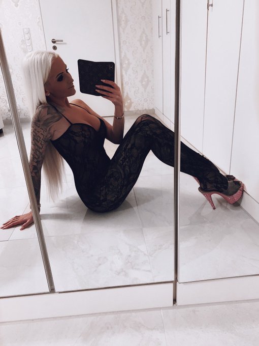 Ich w&uuml;nsche euch ein sch&ouml;nes Wochenende 🥰 https://t.co/dmm6YwGDAs