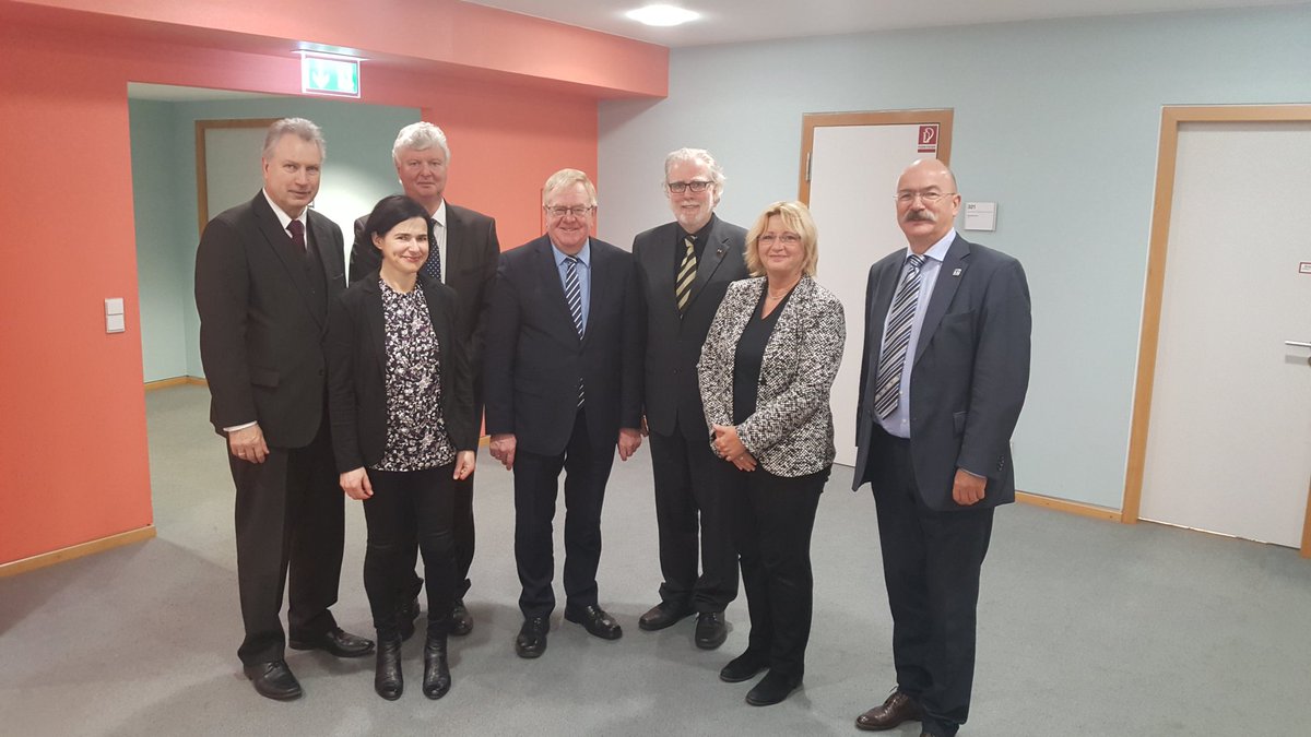 WilfriedGrunau's tweet photo. ...nächstes Thema des #ZBI im #Bundestag mit MdB Reinhold #Sendker von der @cducsubt: #Infrastruktur bei der #Bahn und den #Wasserstraßen. https://t.co/8iOvqmvE5d