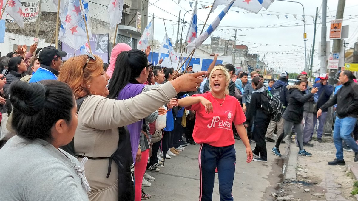 MovPopularEvita's tweet photo. Estamos reclamando la liberación de los compañeros detenidos por luchar. Seguiremos luchando por #TierraTechoYTrabajo

Justicia por Rodolfo!!! https://t.co/hfQZAh7upx