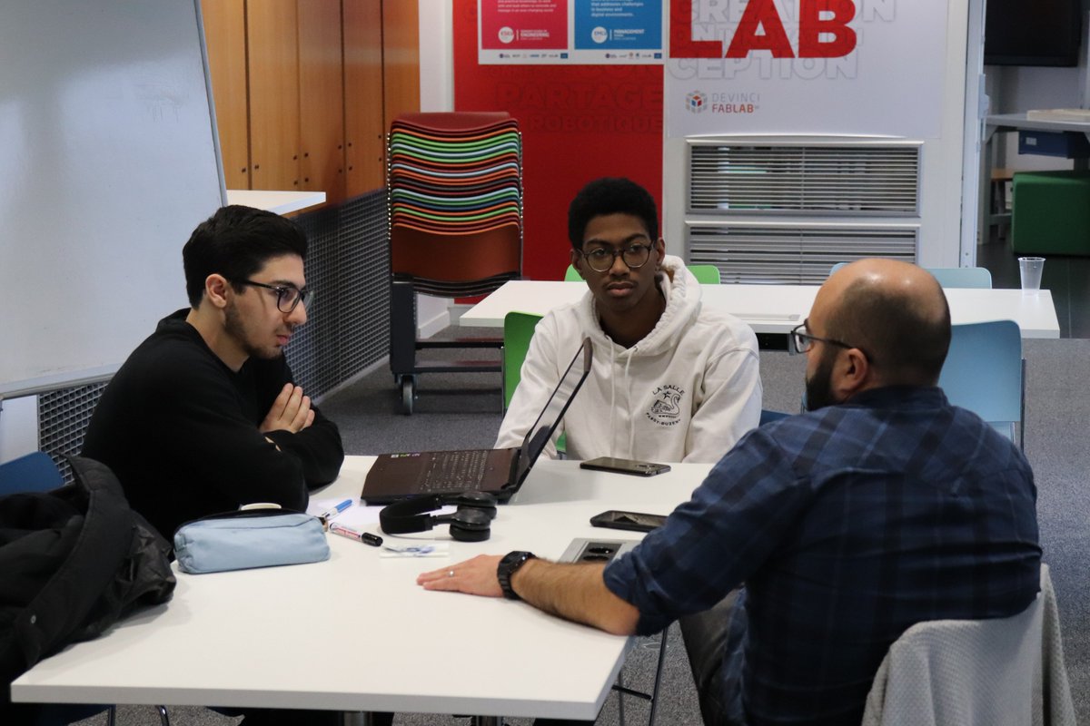 DeVinciFabLab's tweet photo. Les étudiants du #PULV sont en pleine idéation pour concevoir un abris d'urgence pour personne en difficultés lors du #hackathon NowShelter du DeVinci FabLab
#refugiés #fablab #crise https://t.co/Zzyk2ksJ4c