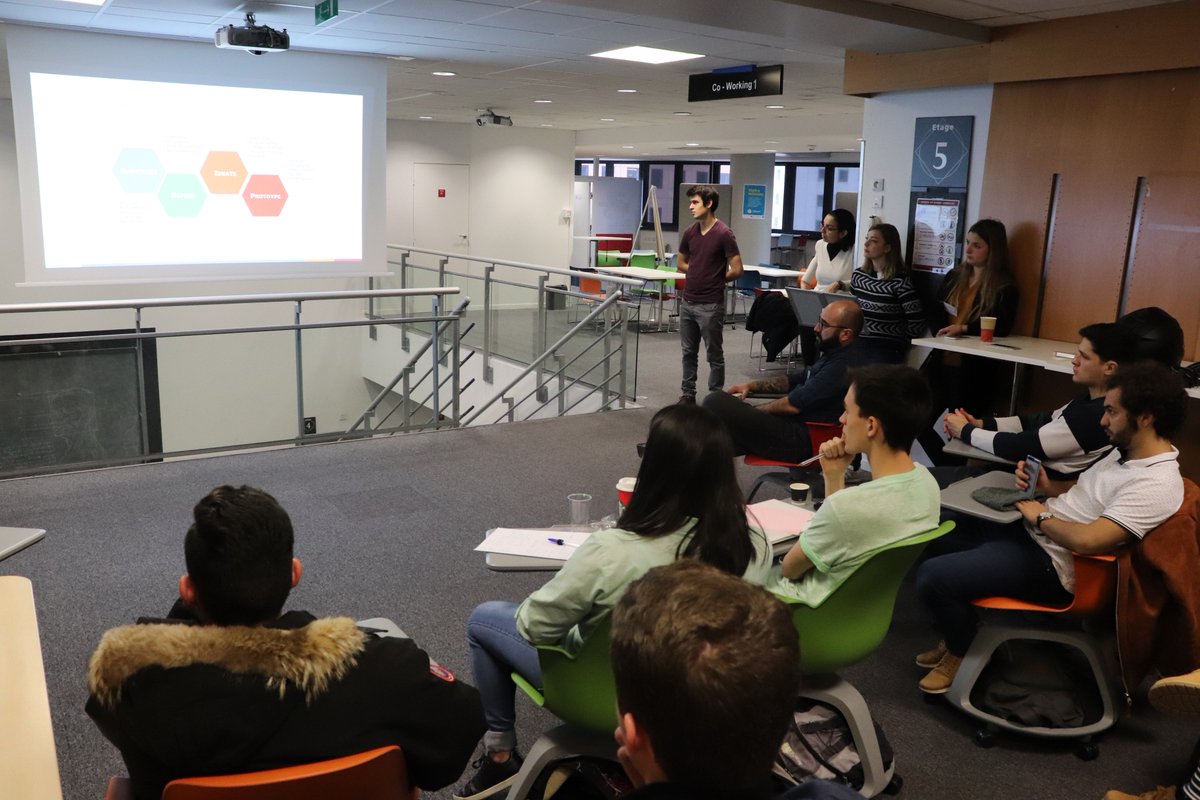 DeVinciFabLab's tweet photo. Les étudiants du #PULV sont en pleine idéation pour concevoir un abris d'urgence pour personne en difficultés lors du #hackathon NowShelter du DeVinci FabLab
#refugiés #fablab #crise https://t.co/Zzyk2ksJ4c
