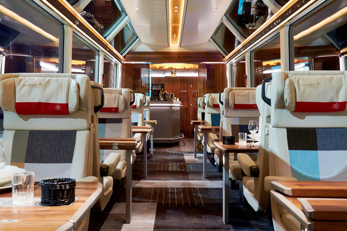 Veronique_Kanel's tweet image. L&apos;iconique #train du @glacierexpress_ a dévoilé ce matin son nouveau #wagon #ExcellenceClass, pour un voyage des plus luxueux entre @EngadinStMoritz et @zermatt_tourism, comprenant offre #gastronomique, vue panoramique et services exclusifs, dès mars 2019: bitly.com/2zqFf9d