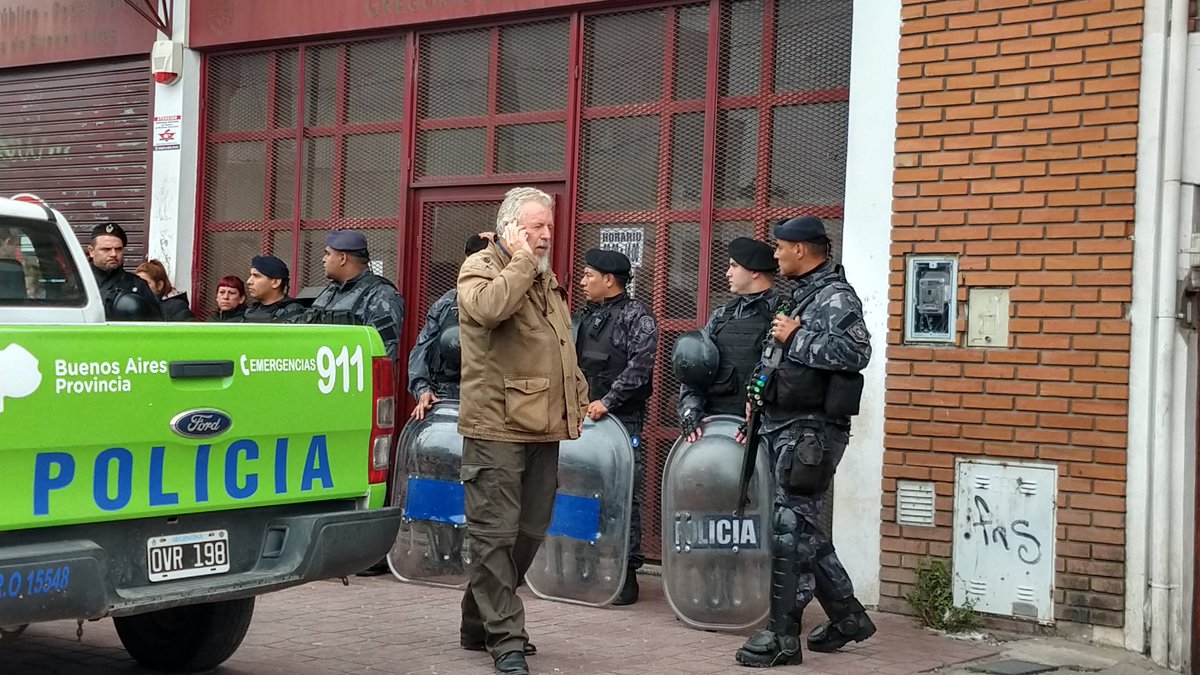 MovPopularEvita's tweet photo. Estamos reclamando la liberación de los compañeros detenidos por luchar. Seguiremos luchando por #TierraTechoYTrabajo

Justicia por Rodolfo!!! https://t.co/hfQZAh7upx