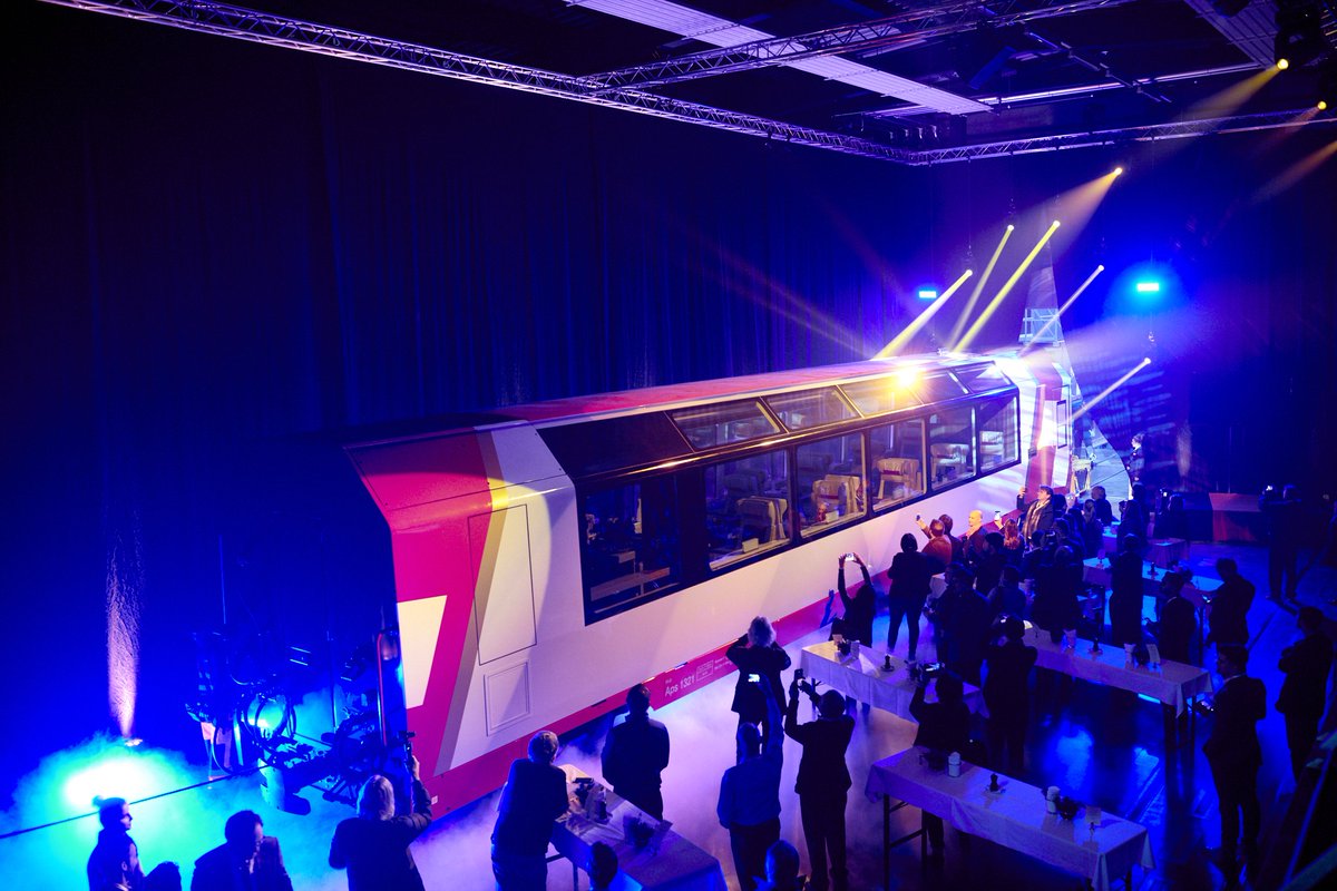 Veronique_Kanel's tweet image. L&apos;iconique #train du @glacierexpress_ a dévoilé ce matin son nouveau #wagon #ExcellenceClass, pour un voyage des plus luxueux entre @EngadinStMoritz et @zermatt_tourism, comprenant offre #gastronomique, vue panoramique et services exclusifs, dès mars 2019: bitly.com/2zqFf9d