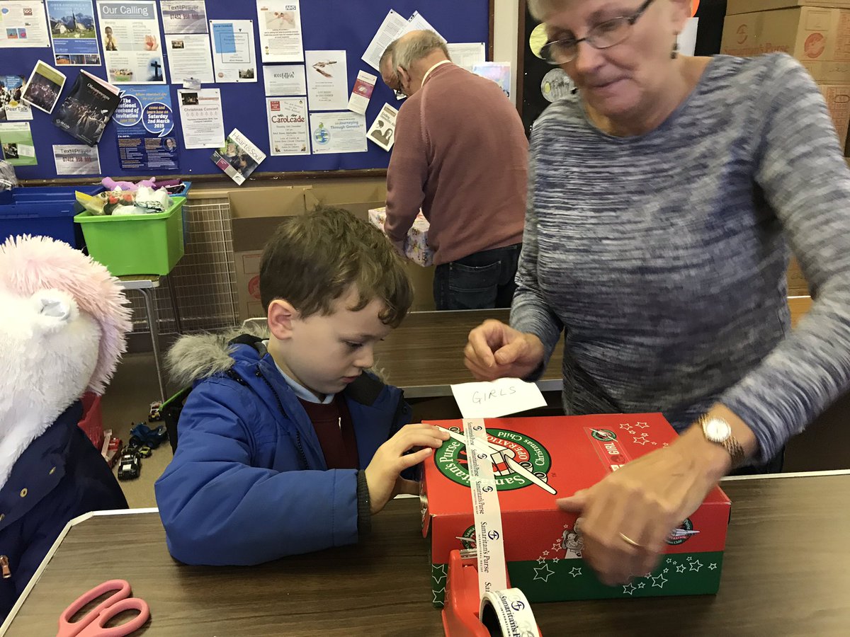 rlhughesAIM's tweet photo. The School Council are busy this afternoon helping pack boxes for #samaritanspurse #operationchristmaschild https://t.co/djXEOFiChq