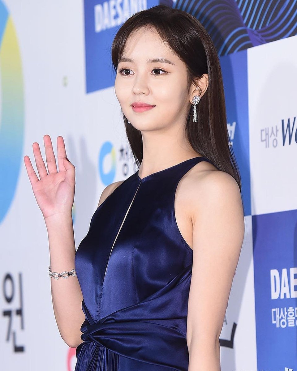 ririis_APR's tweet photo. Kim So Hyun at 39th Blue Dragon Film Awards🎬
👗💙
@hellokimsohyun 
#김소현 #KimSoHyun https://t.co/TY5SXFL5E1