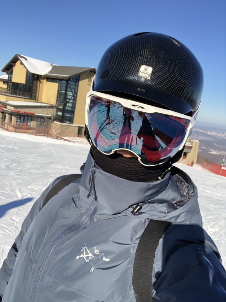 Administrators0's tweet photo. Skiing https://t.co/lDOOmM7GlA