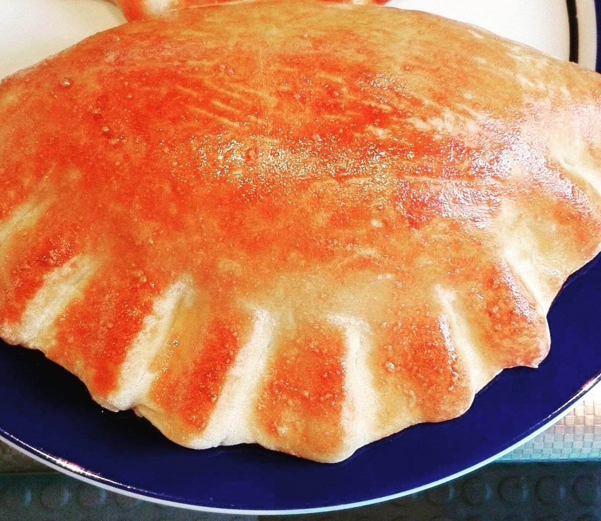 Is this a calzone, or this a Calzone!?
#Bath #bathchristmasmarket #lunchtime #batheats #bathbites #eatbath #bath #calzone