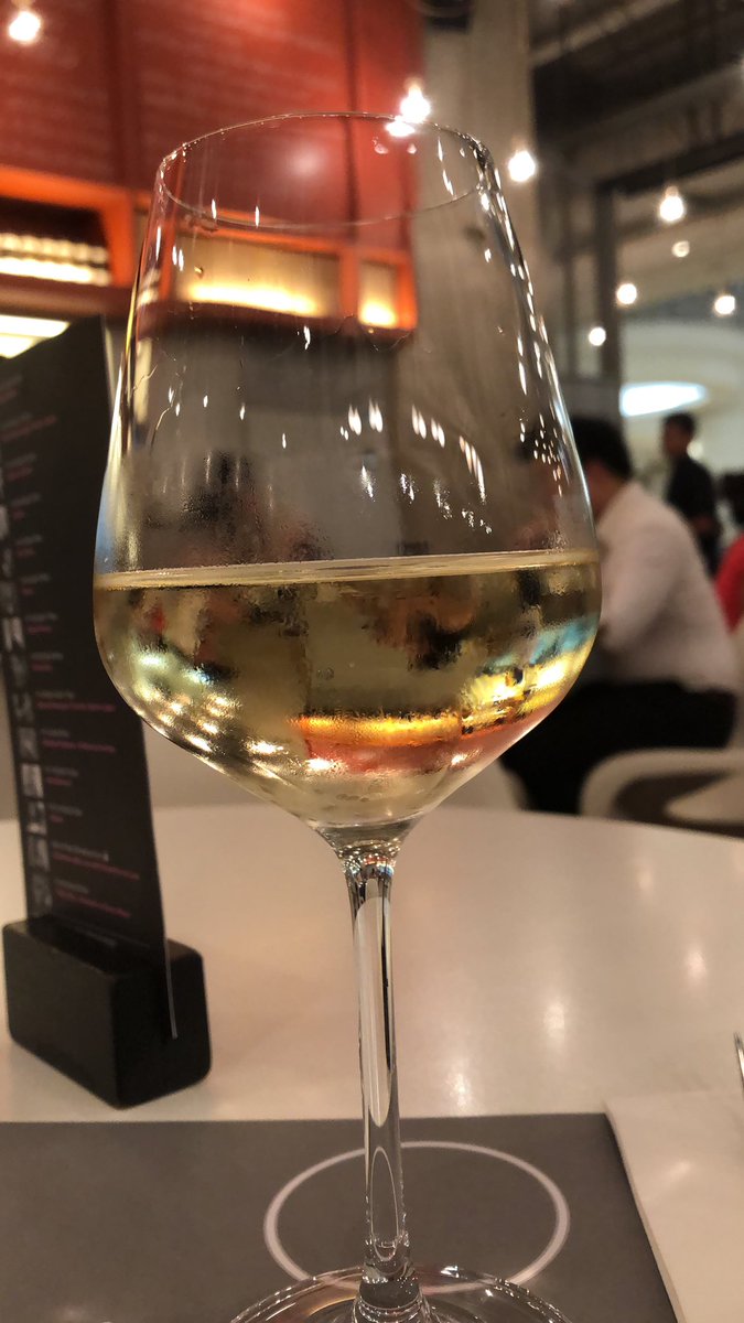 k3nt_low's tweet photo. “Unwine” the evening 🍷 https://t.co/c7y9KRew7W