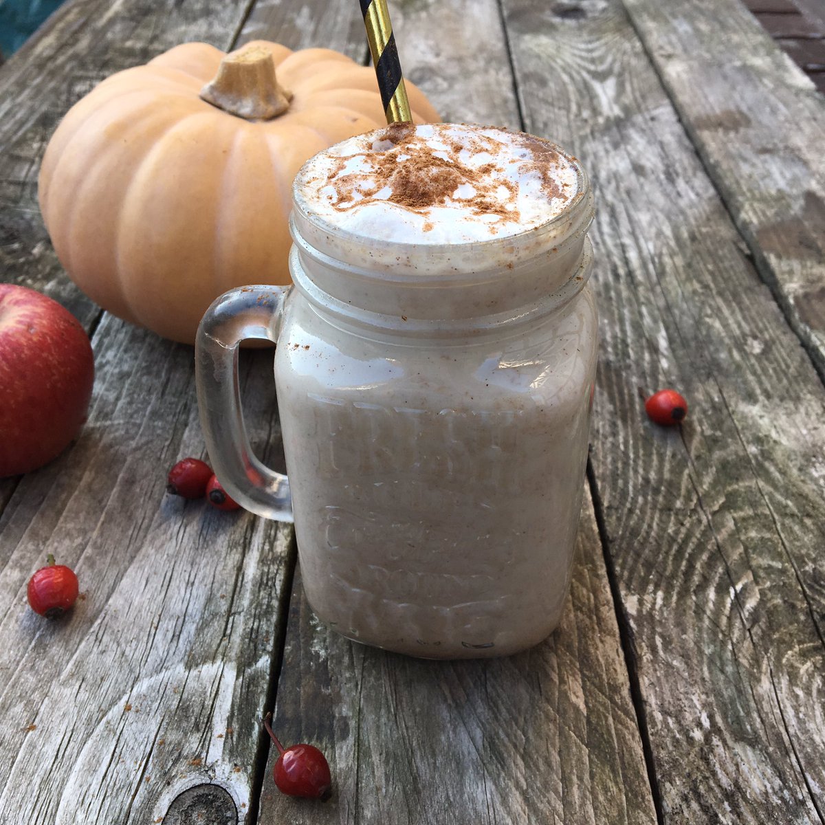 Homemade Pumpkin Spice Latte 🍁
#pumpkin #pumpkinspicelatte #pumpkinspice #autumn #coffee #cinnamon #fall #mood #lemacaronmagique #pastry #patisserie #food #foodblogger #foodphotography #photography #paris #eiffeltower #jewelry #love #baking #cake #macarons #cupcakes #bake