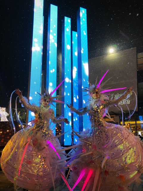 HXBeacons's tweet photo. I looked BEAUTIFUL last night even if I do say so myself...... @Highcross #LightSwitchOn #Festive #Activities  #DigitalSnow #WhiteChristmas #DigitalLightSculpture @HXBeacons https://t.co/v0IVxDYGkX