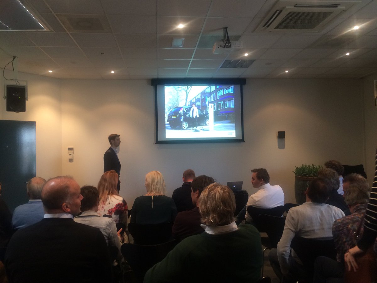 Ron_EVPower's tweet photo. Grote belangstelling voor coöperatieve laadpaal. Veel goede vragen van de vele toehoorders. #EHO2018 #laadpaal #oplaadpunten @GroeneFiscalist @GrunnegerPower @hieropgewekt @ElbizzYE https://t.co/QXFOz3VJi8