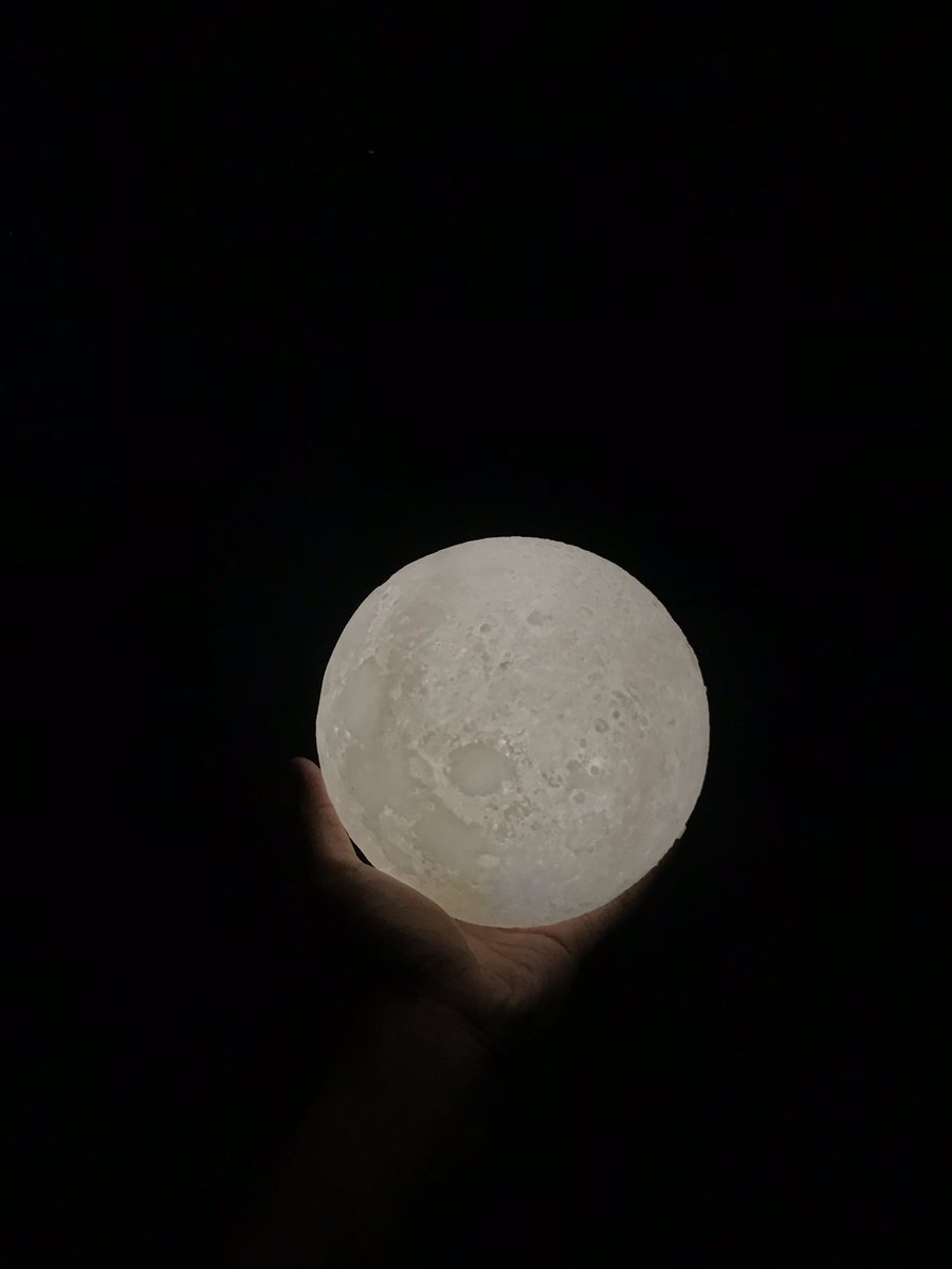 briankhrisna's tweet photo. Sekarang “love you to the moon and back” jadi ga jauh2 amat https://t.co/8MNjZSf1Nz