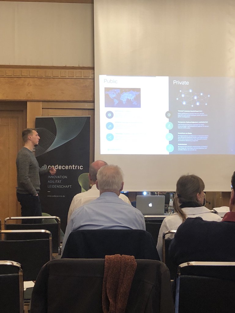 bertschneider's tweet photo. Weiter geht es beim #chainday mit @jverhoelen und privaten Blockchains mit #hyperledger https://t.co/uPWQh69ApZ