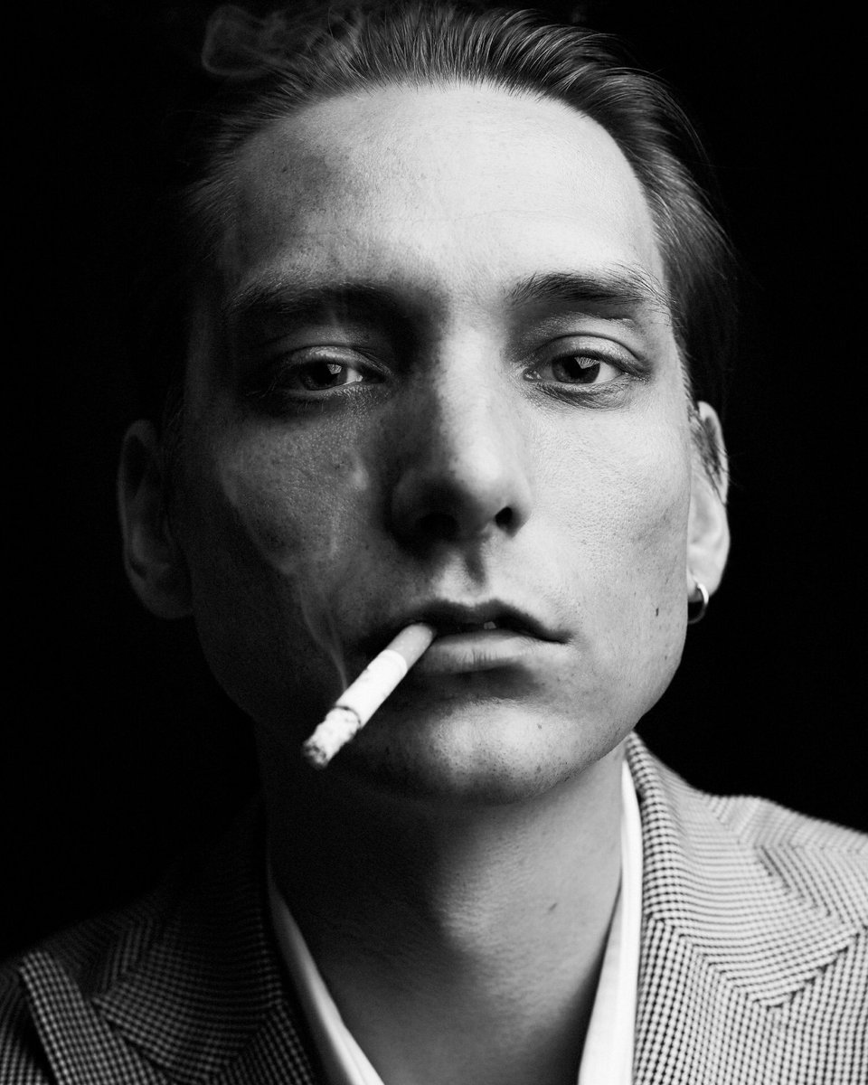 STRAY, le nouvel album de @thomasazier sort aujourd’hui 🎉
Interview : bit.ly/2zmOveF