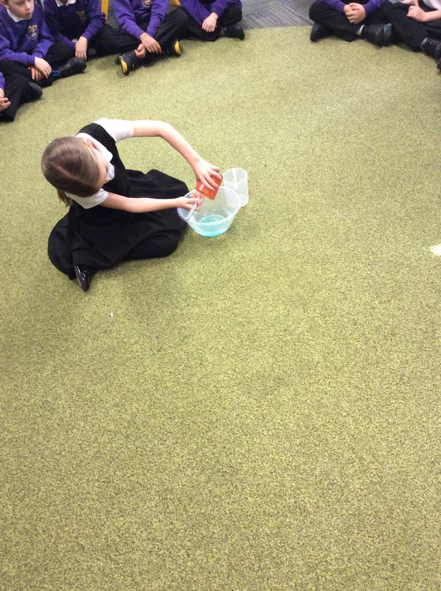 CopenhagenClass's tweet photo. Experimenting with soap products. Which product will make the most bubbles? https://t.co/Nhyi9mBZmC