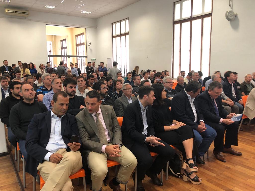 epeoficial's tweet image. ⚡ ☀ AHORA lanzamos el programa GENERFE orgullosos de ser pioneros en potenciar el servicio eléctrico con energías renovables ♻ @SecEEnergiaSF @GobSantaFe @epeoficial #EpeSustentable 🌱NO PARA.