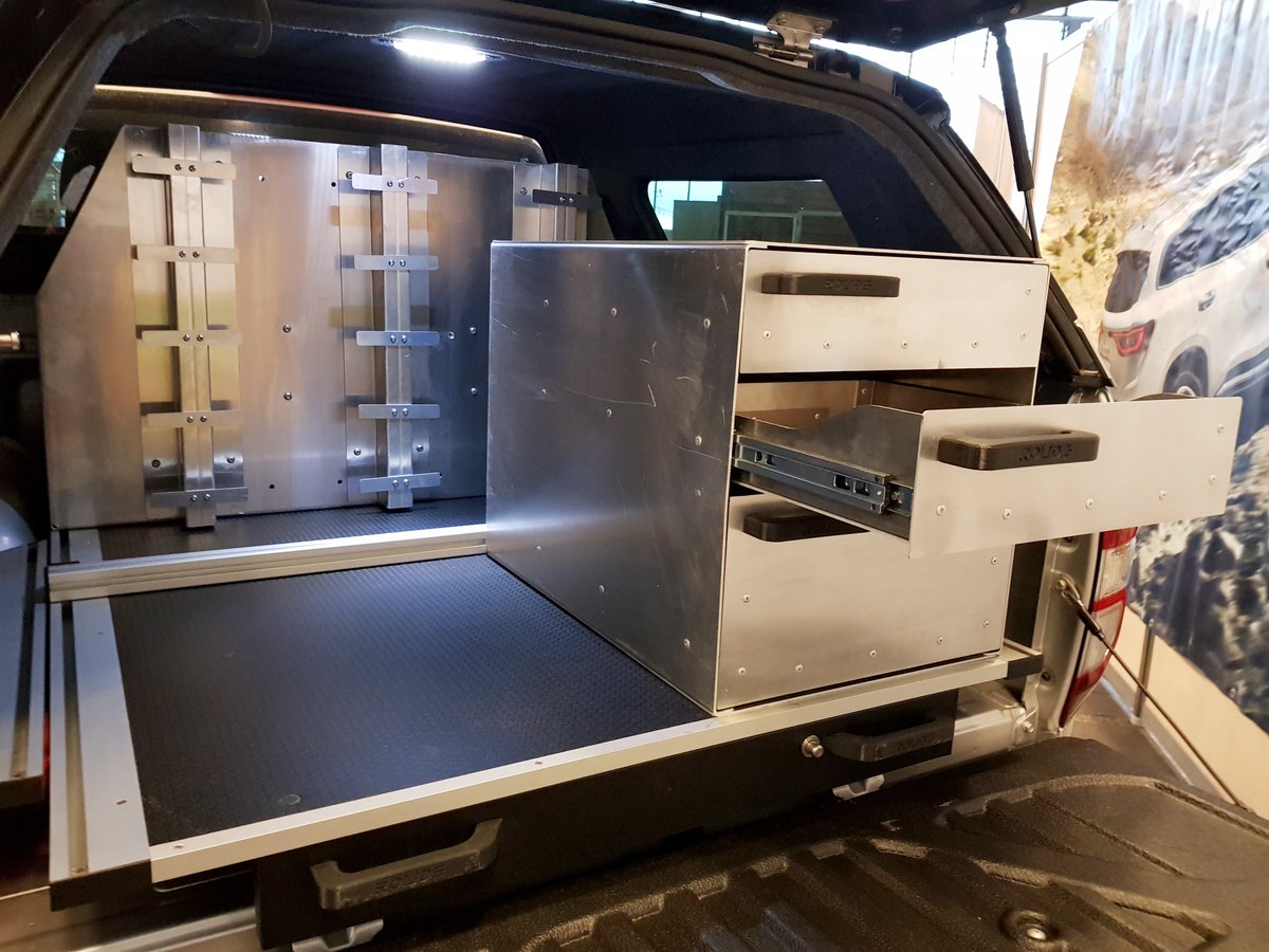 Groupe_NEP_Car's tweet photo. A découvrir dès demain, l'installation spéciale Maréchal ferrant mise en place par @Rolide_team dans notre pick-up Alaskan !
#salonducheval #vehicule #pickup #rolide #planchecoulissant #installation #alaskan #renault #exposition https://t.co/O1imnlbrT6