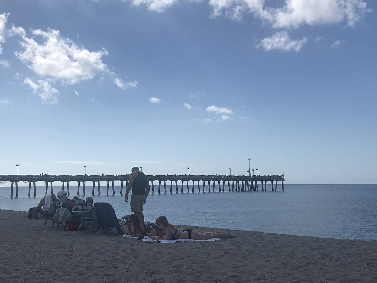 MichaelLoos5's tweet image. “If you’re lucky enough to be at the beach, you’re lucky enough”.  I read it once , and decided to make it so. #notabusinesstrip #actorlife #lifeisgood #itsnotcoldhere