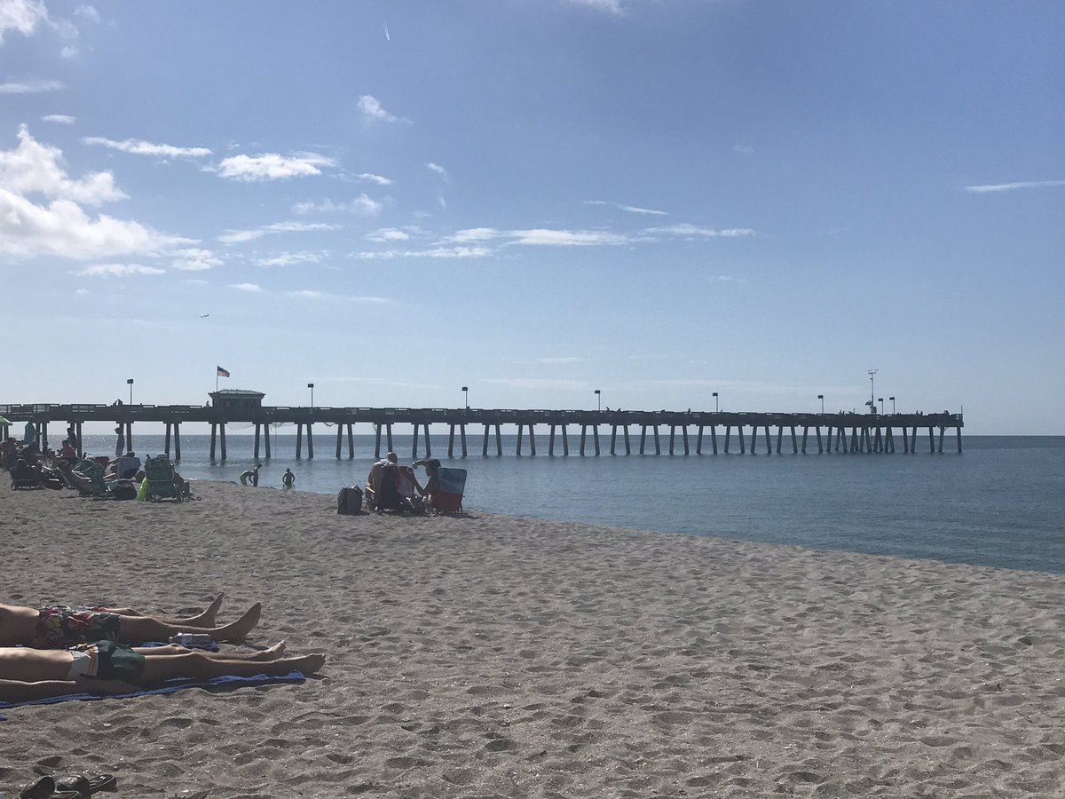 MichaelLoos5's tweet image. “If you’re lucky enough to be at the beach, you’re lucky enough”.  I read it once , and decided to make it so. #notabusinesstrip #actorlife #lifeisgood #itsnotcoldhere