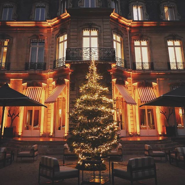 // Un menu en 10 temps, disponible en accord mets et vins grands crus, du champagne, du homard, de la langoustine, de la truffe, du chocolat... C'est chez @apiciusparis le 31 décembre et les réservations sont désormais ouvertes ! On vous attend 🎄🥂❄️🎁… ift.tt/2DF70Oi