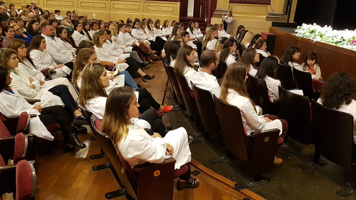 ANEP_Uruguay's tweet photo. Recibirán sus diplomas y anillos los educadores correspondiente a la generación 2017-2018. https://t.co/xlAmZ6eJsS