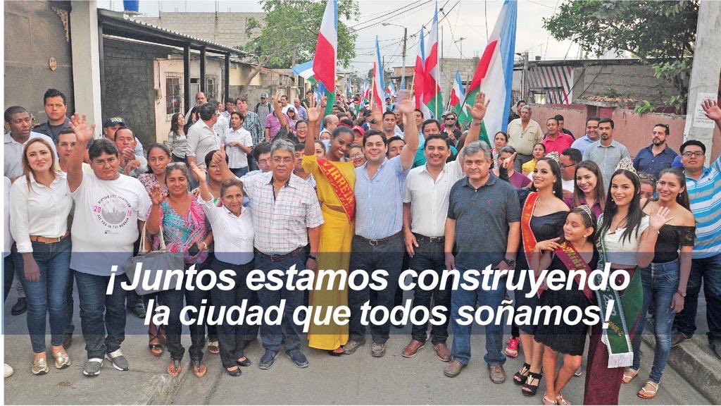 CarlosFalquezA's tweet photo. ¡Gracias Rayito de Luz por su cariño! Las sonrisas sinceras de los moradores en gratitud por la obra recibida. Su respaldo nos motiva a seguir trabajando para cumplir nuestro gran sueño de contruir la ciudad que todos queremos. https://t.co/n7Qlb4voGx