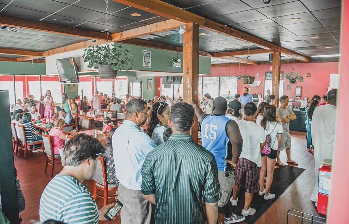 There are two types of lines today:
1) Black Friday lines
2) Mami’s Chicken lines
Which would you rather stand in? 🍗🔥