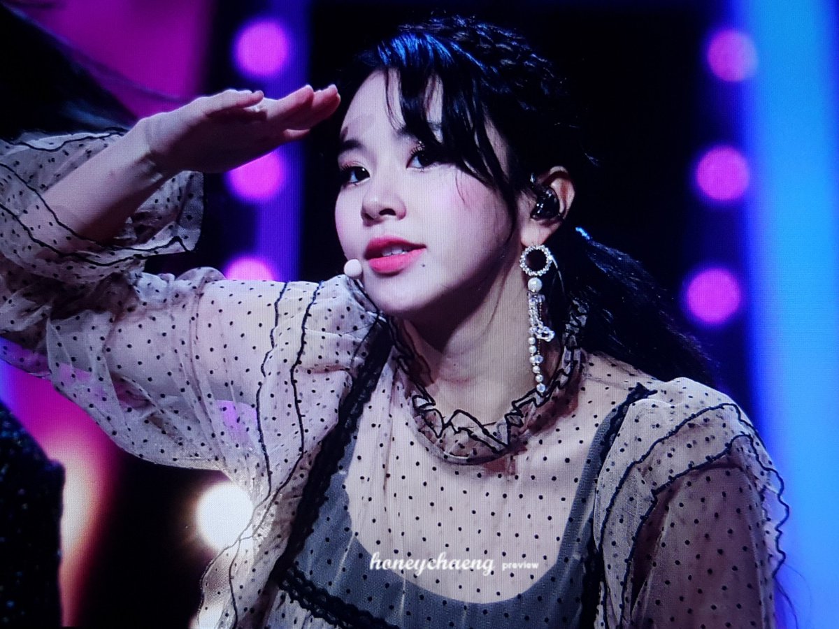 honeychaeng's tweet photo. #트와이스 #TWICE #채영 #chaeyoung
181123 #청룡영화제 프리뷰

심야보러가즈아 https://t.co/hxuhvSCsXd