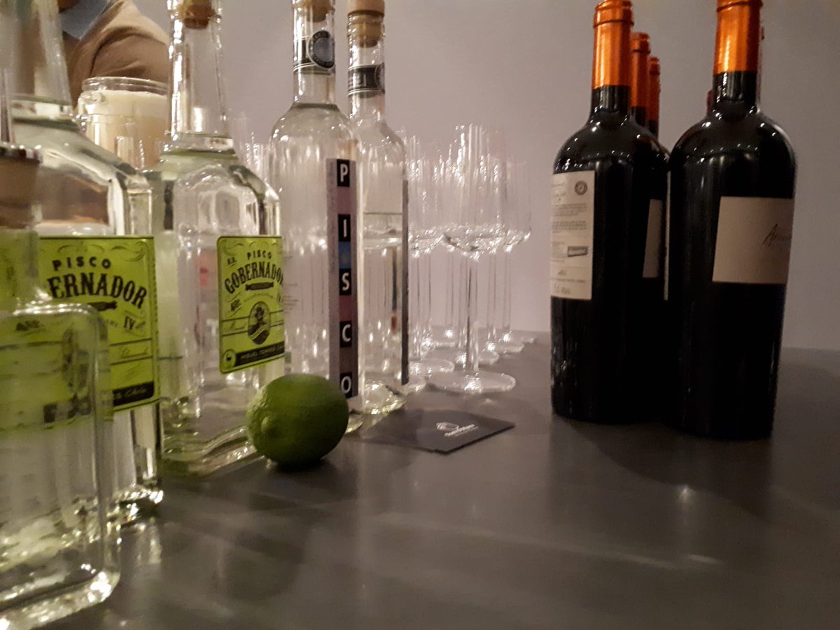 prochile_de's tweet photo. We really enjoyed the #Chile #Cooking 2018 with our motivated guests and #importers who prepared a delicious 3-course menu, tasty wines and good talks. Thank you everyone for the help and the good time! @prochile @dtorresd @winesofchile @piscochile @foodsfromchile https://t.co/OINx6NQfEA