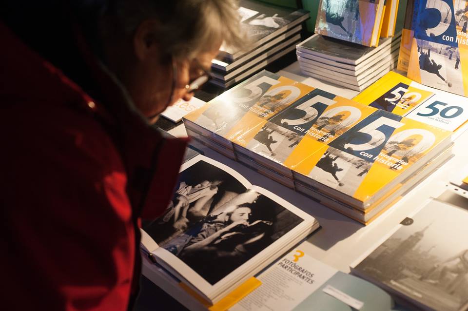 Hoy arranca la feria en torno al fotolibro <a href="/fiebrephotobook/">Fiebre Photobook</a>, que ya celebra su sexta edición. madriz.com/agenda-del-26-…