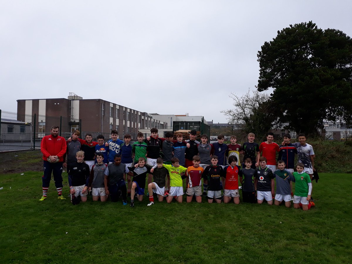 CBSRugbyCharlev's tweet photo. Great turnout at training today in @CBSCharleville https://t.co/iCVr7NTseG